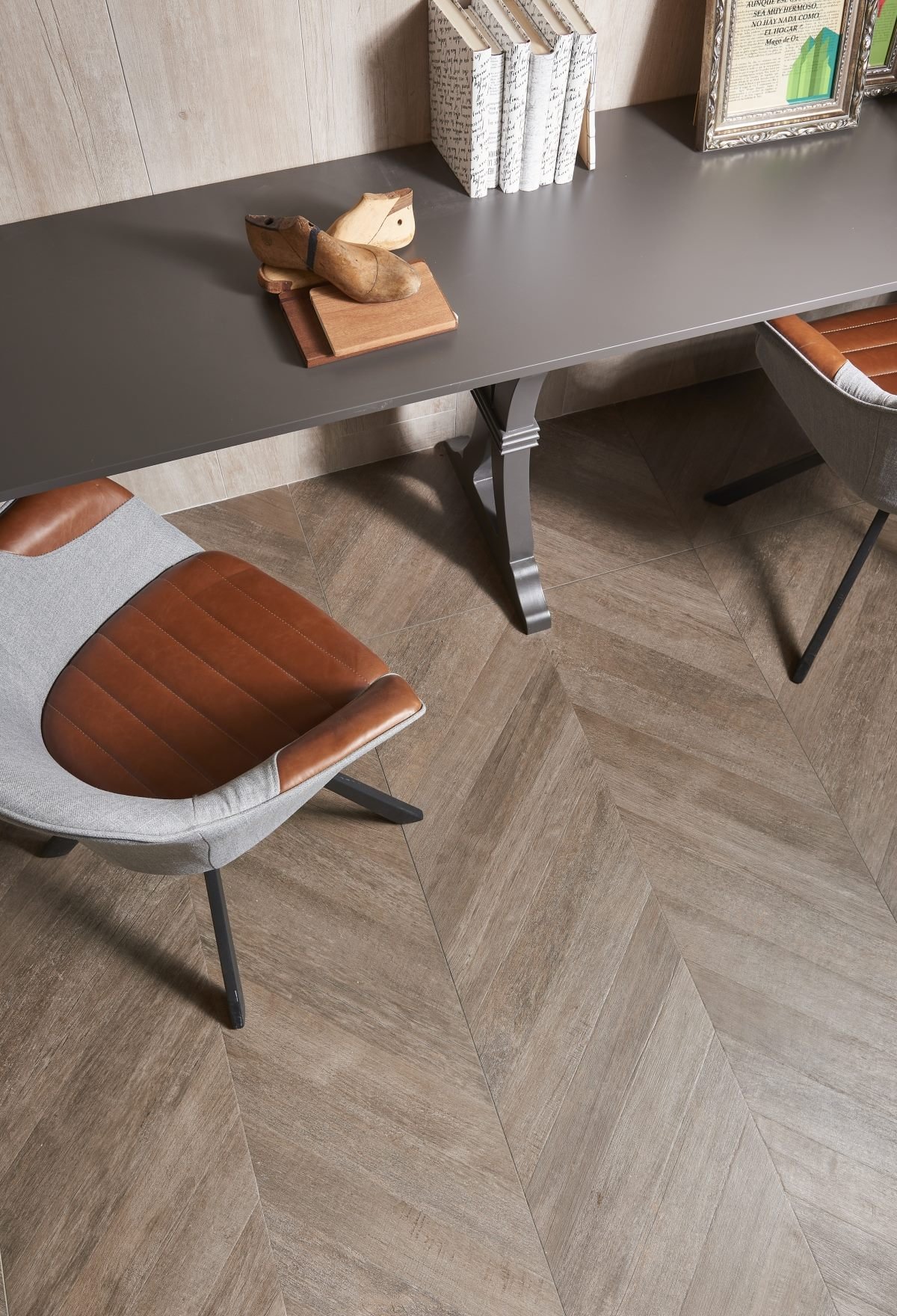 Carrelage aspect bois — modèle Lenda, séjour