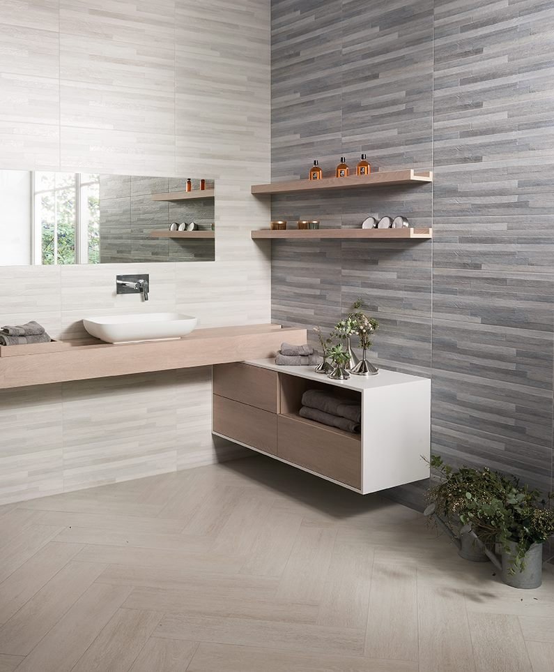 Carrelage aspect pierre naturelle — modèle Hanko, salle de bain