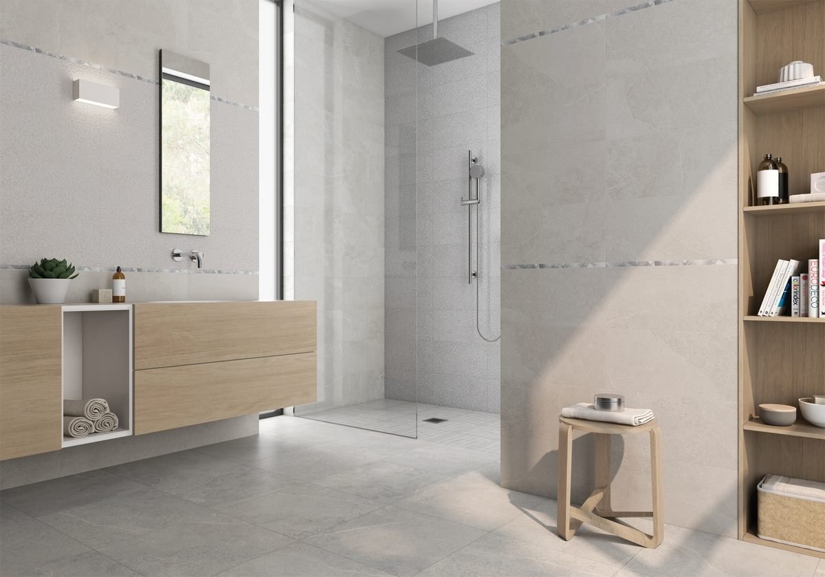 Carrelage aspect pierre naturelle — modèle Mixit, salle de bain