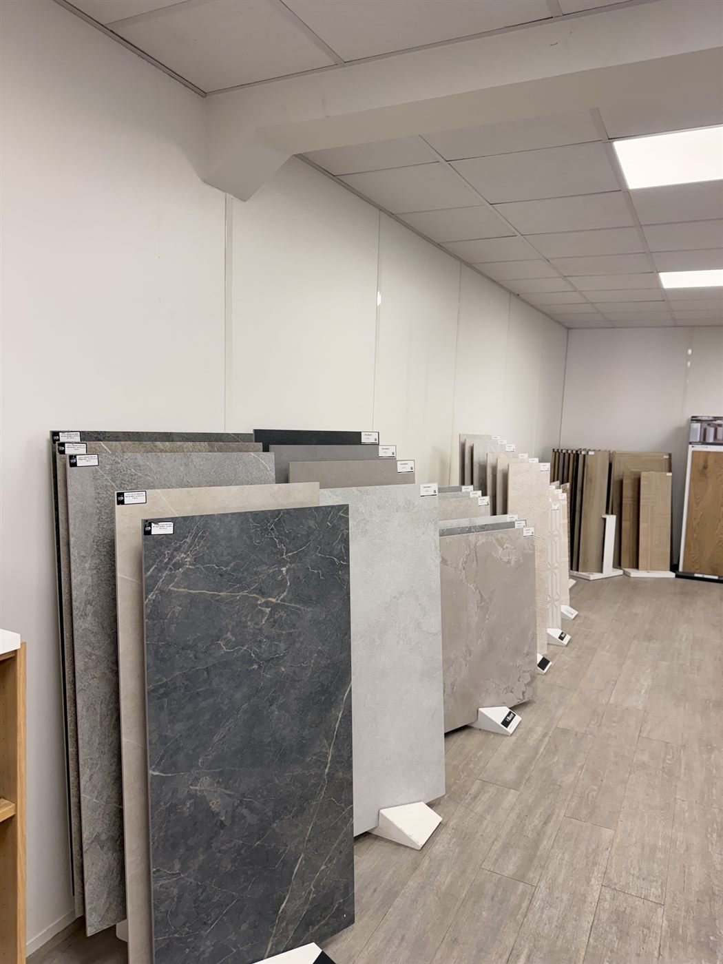 Panneaux de carrelage grand format au showroom d&rsquo;Alfortville